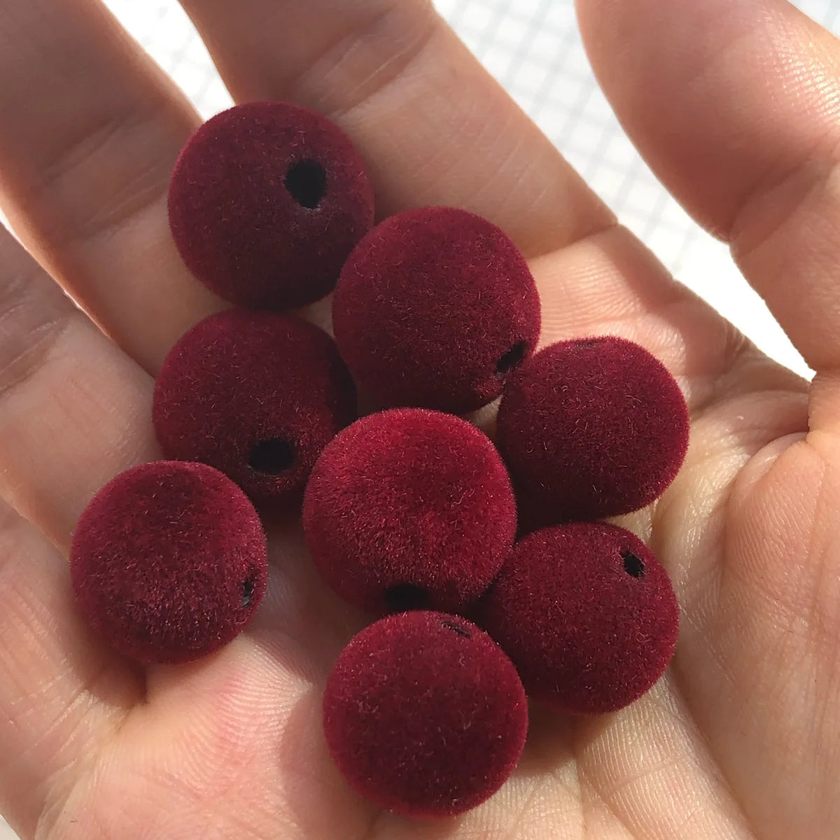 2026 Wholesale Multi Colors Velvet Beads 500pcs Per Pack 10mm 12mm DIY Acrylic Burgundy Velvet Beads for Bag Making